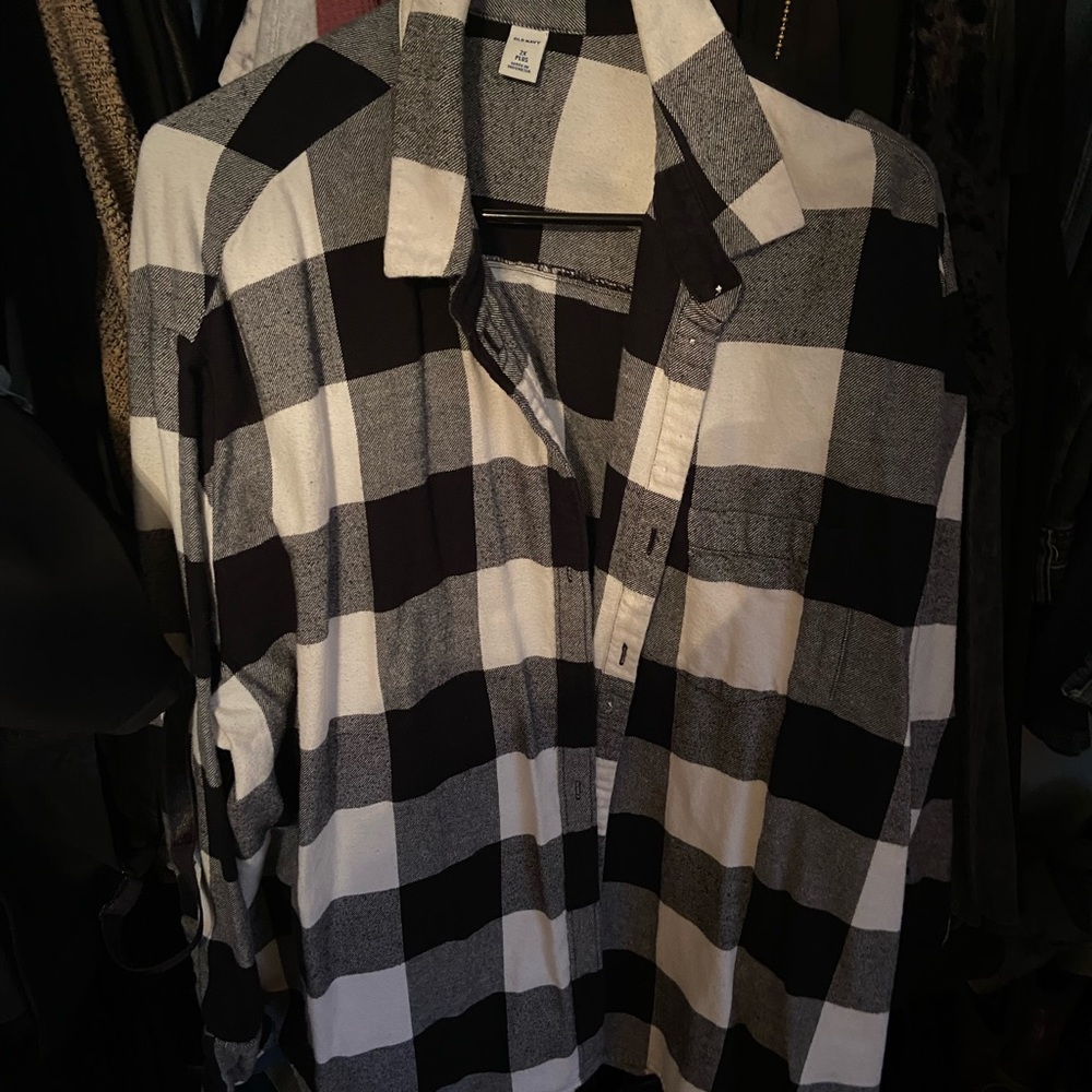 Black and white old navy flannel size 2X
